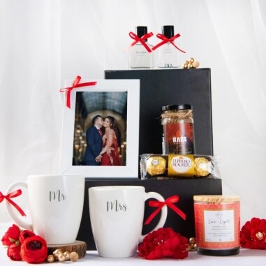 Mr Mrs Gift Box min